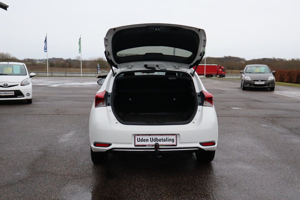 Toyota Auris 1,8 Hybrid Executive CVT 5d