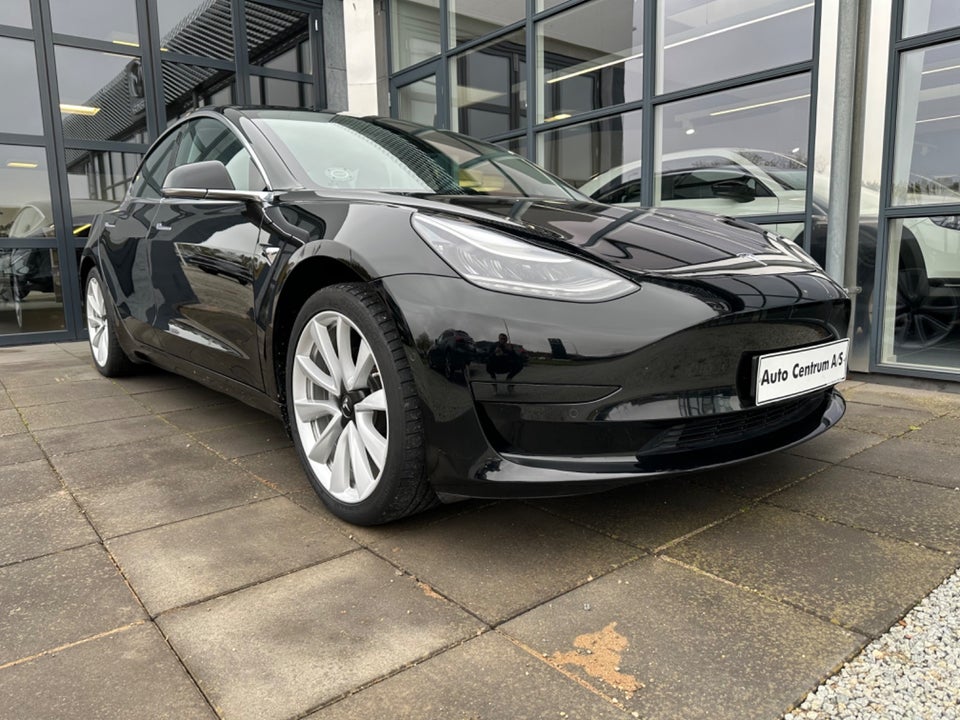 Tesla Model 3 Standard Range+ RWD 4d