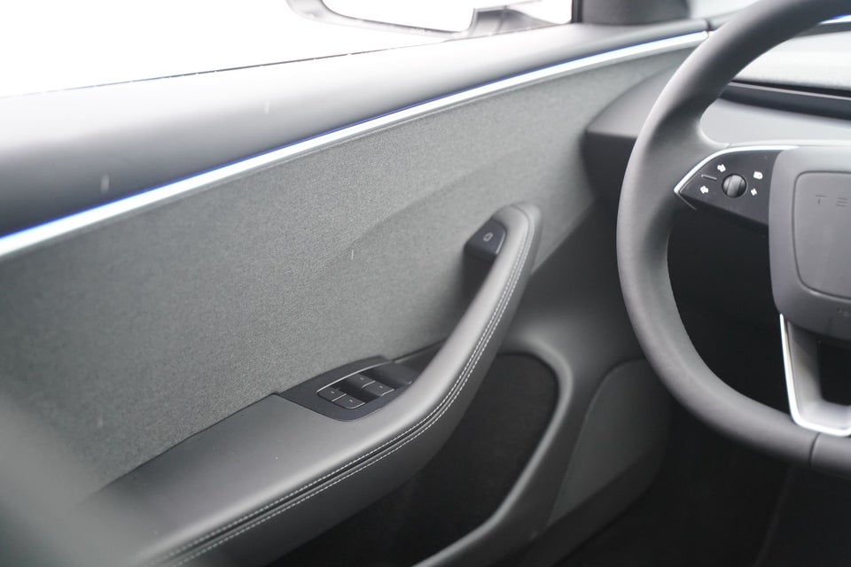 Tesla Model 3 RWD 4d