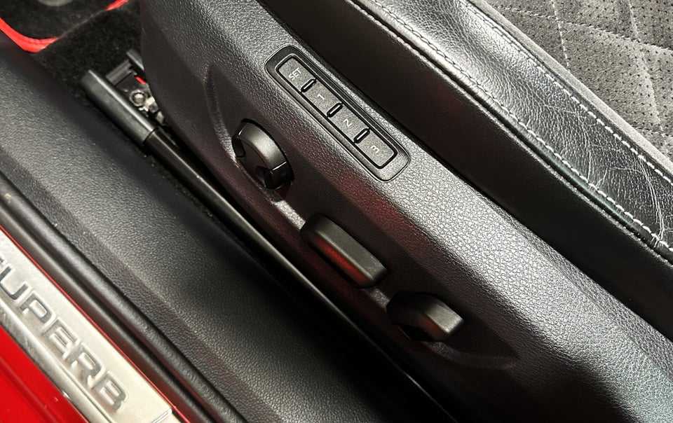Skoda Superb 2,0 TDi 190 Sportline Combi DSG 5d