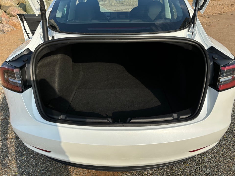 Tesla Model 3 RWD 4d