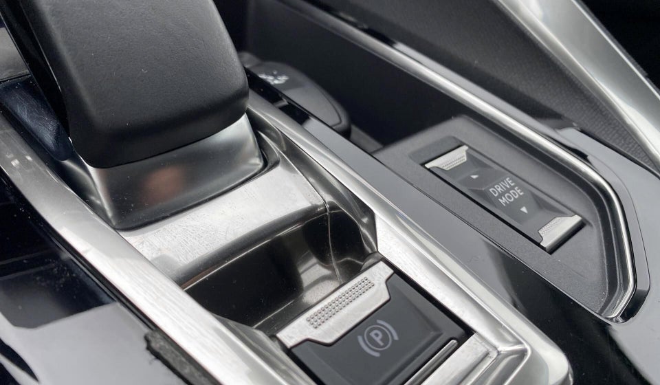 Peugeot 3008 1,6 Hybrid Allure Limited EAT8 5d