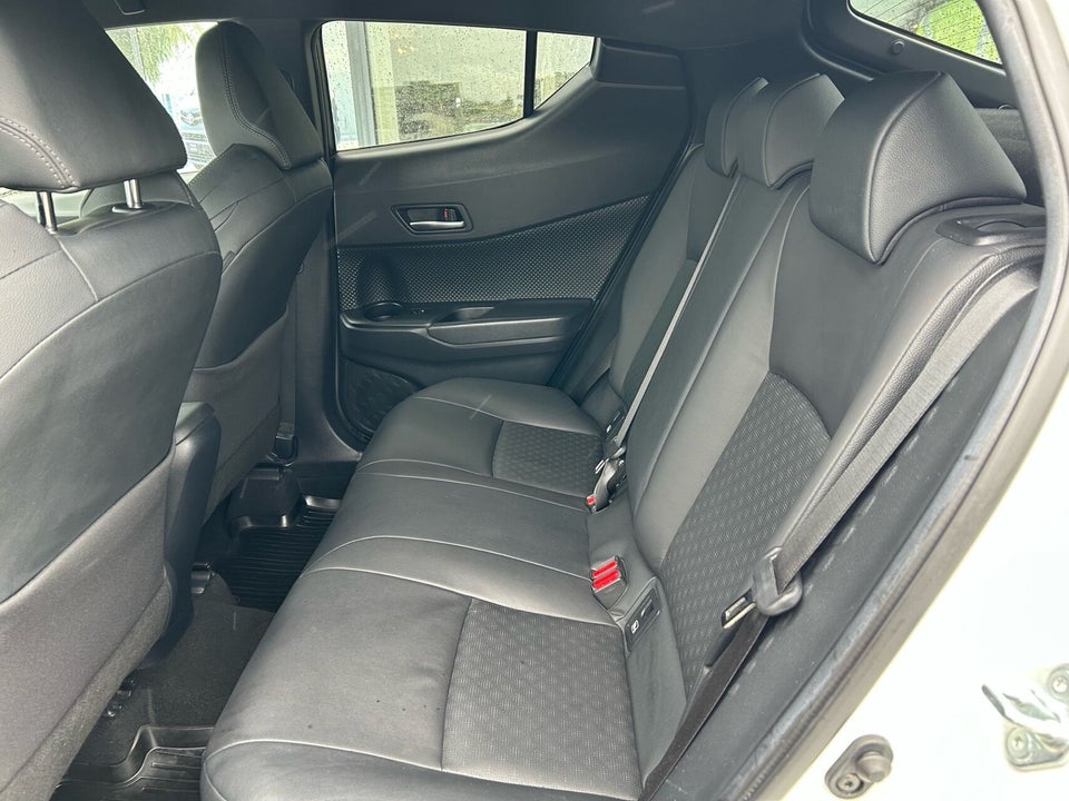 Toyota C-HR 1,8 Hybrid C-LUB Business CVT 5d