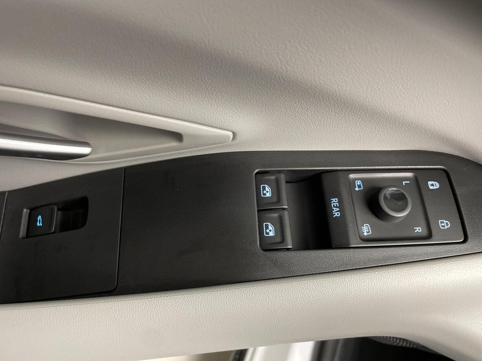 Ford Capri 82 Select Extended Range 5d