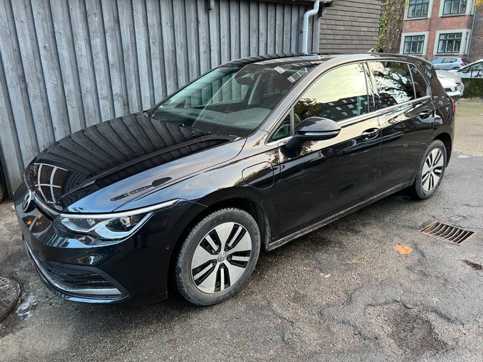 VW Golf VIII 1,4 eHybrid DSG 5d