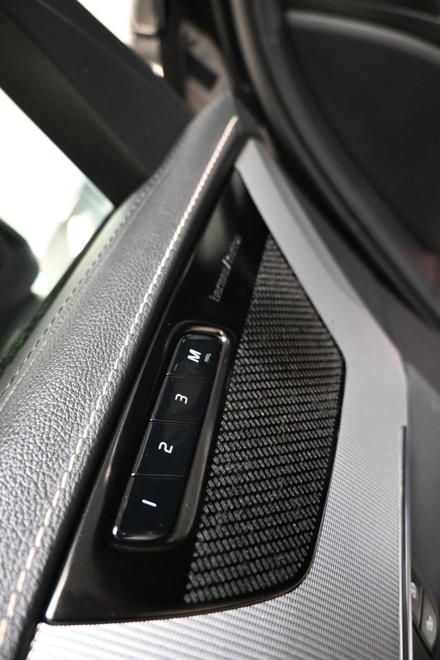 Volvo XC90 2,0 T8 ReCharge R-Design aut. AWD 7prs 5d