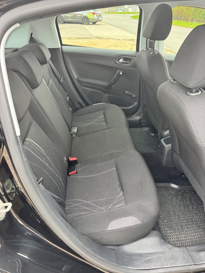 Peugeot 208 1,6 e-HDi 92 Active 5d