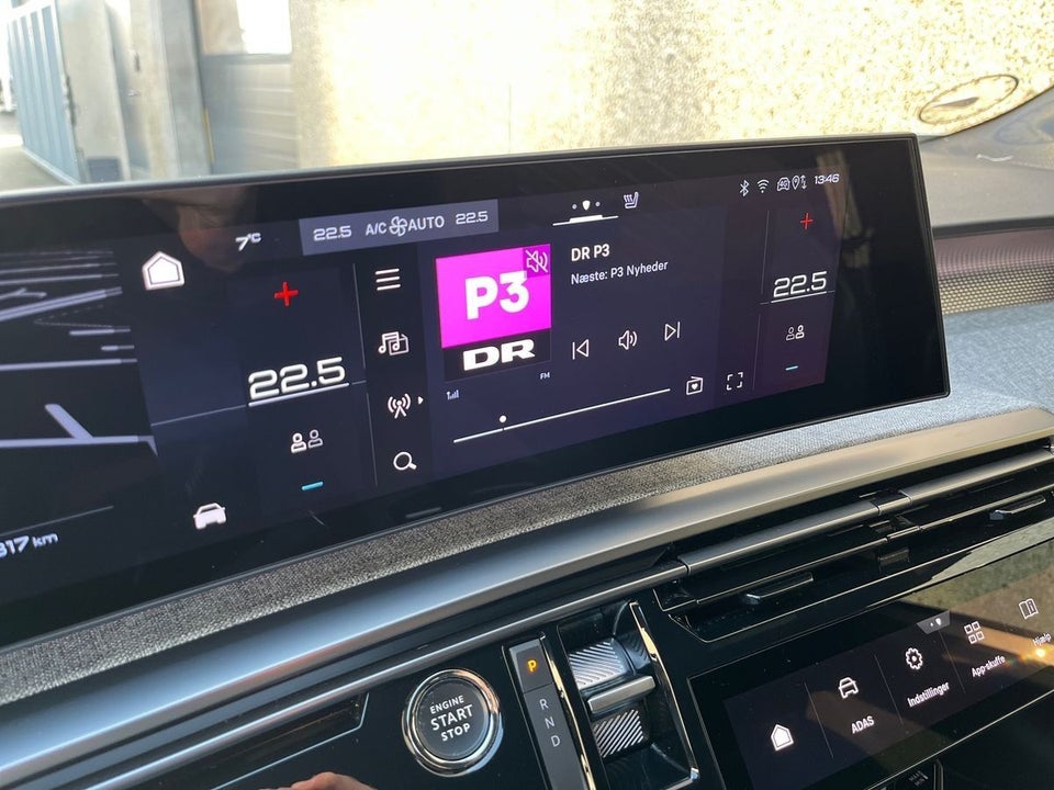 Peugeot e-3008 77 GT 5d