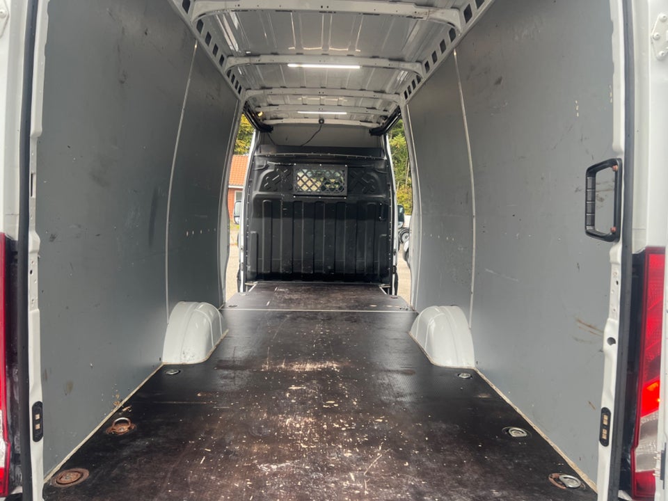 Iveco Daily 2,3 35S16 16m³ Van