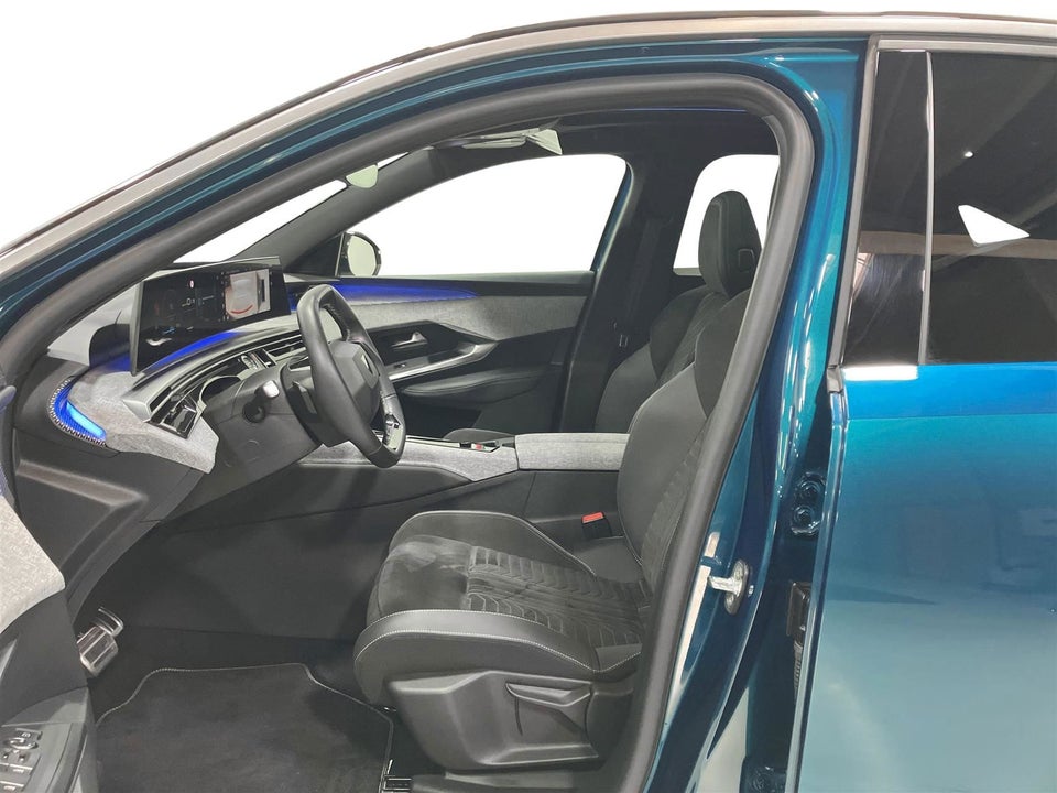 Peugeot e-3008 77 GT Pack 5d