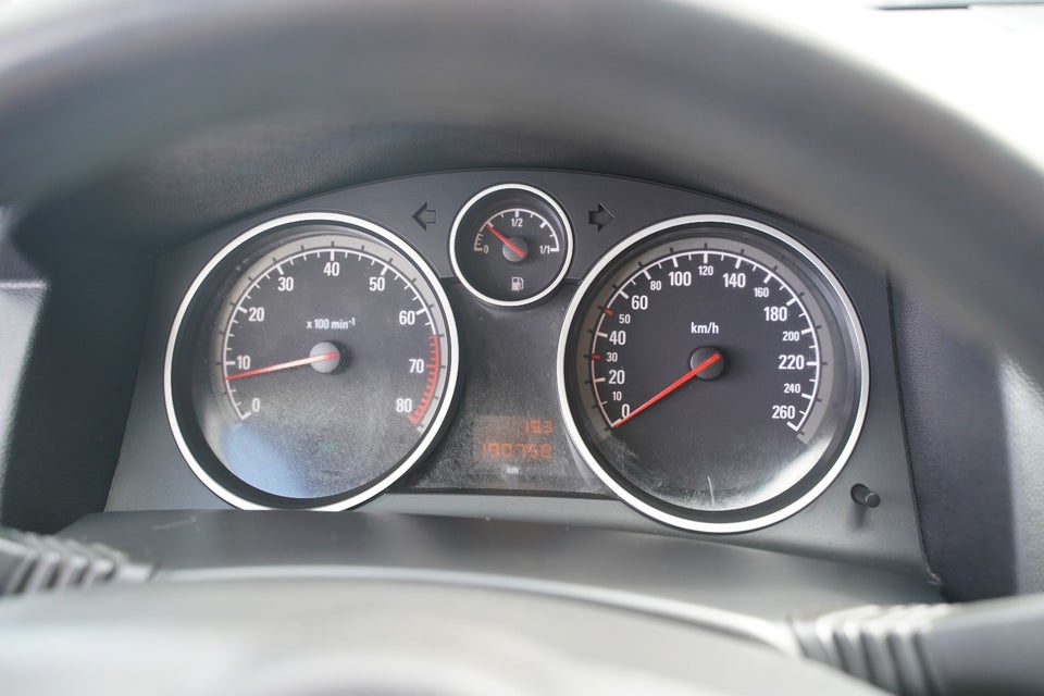 Opel Astra 1,4 16V Enjoy 5d