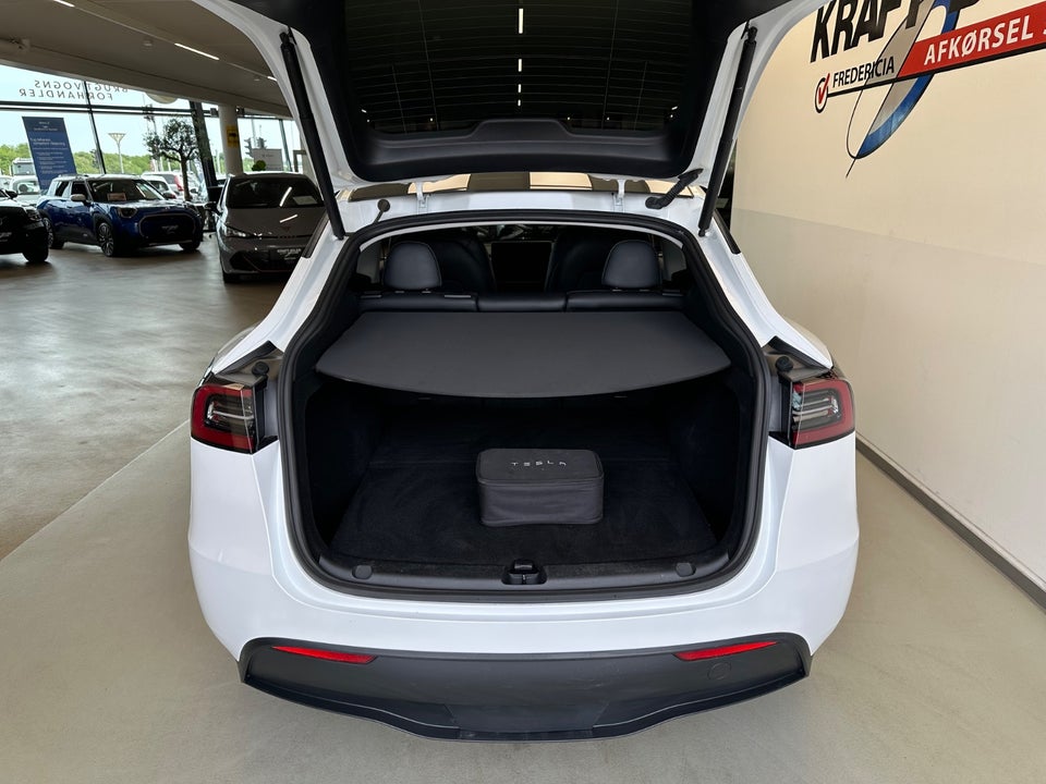 Tesla Model Y Long Range AWD 5d