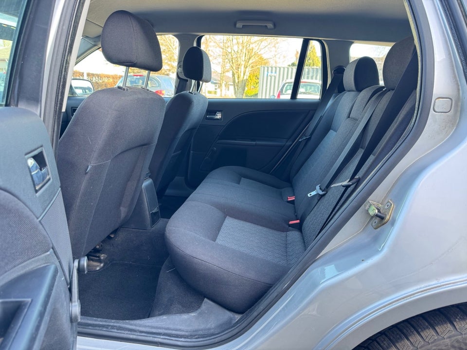 Ford Mondeo 1,8 110 Ambiente stc. 5d