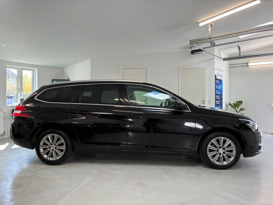 Peugeot 308 1,2 e-THP 130 Allure Sky SW EAT6 5d