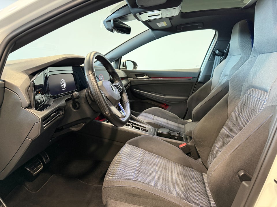 VW Golf VIII 1,4 GTE DSG 5d