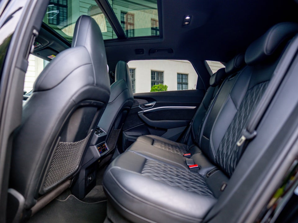 Audi e-tron 55 S-line quattro 5d