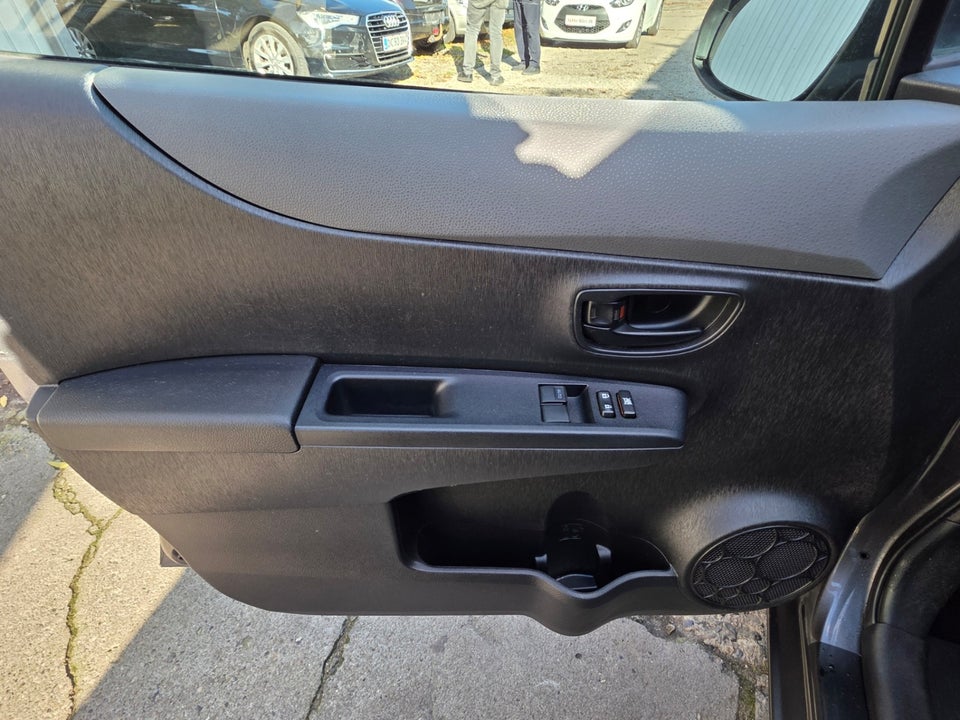 Toyota Yaris 1,0 VVT-i T2 5d