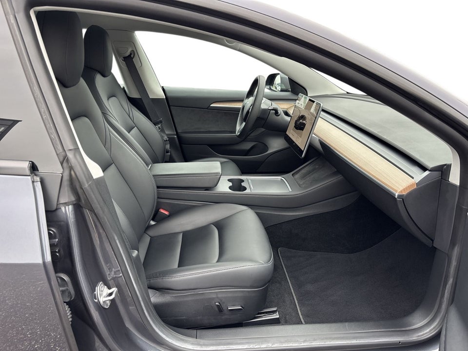 Tesla Model 3 RWD 4d