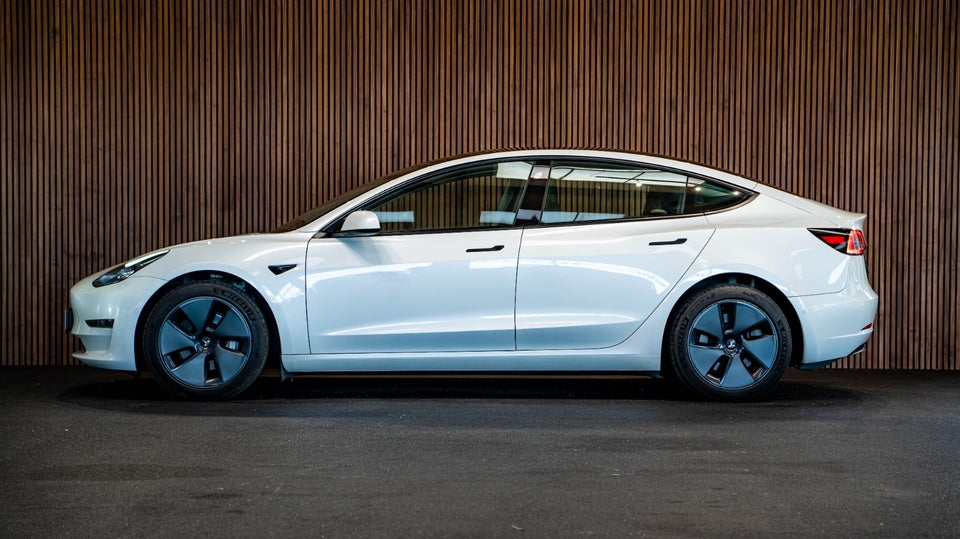 Tesla Model 3 Long Range AWD 4d