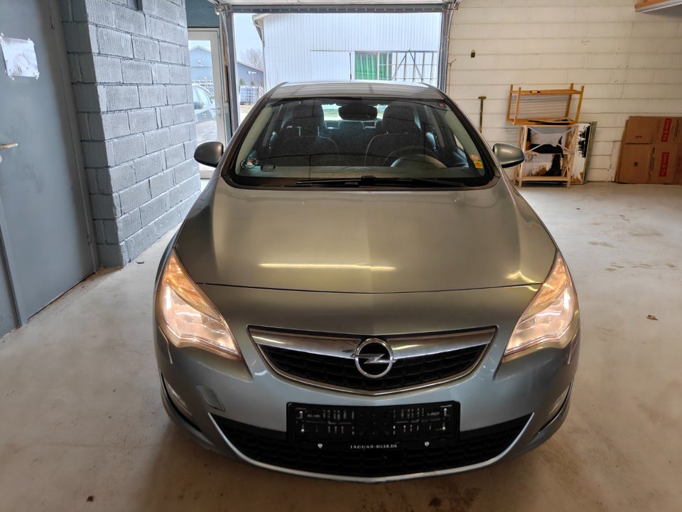 Opel Astra 1,6 Enjoy 5d
