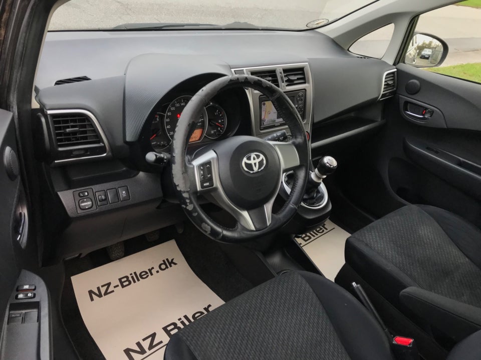 Toyota Verso-S 1,3 VVT-i T2 5d