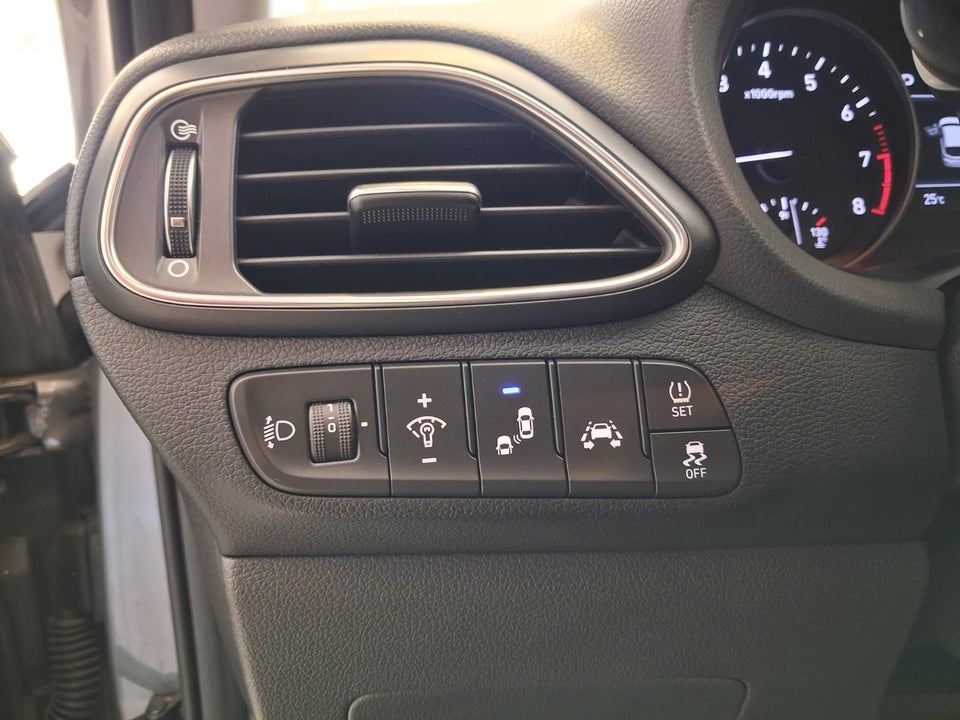 Hyundai i30 1,4 T-GDi Premium stc. DCT 5d