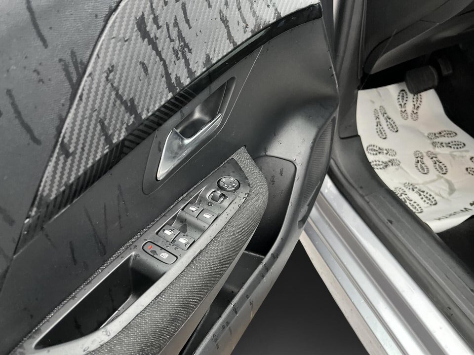Peugeot e-208 50 Style 5d