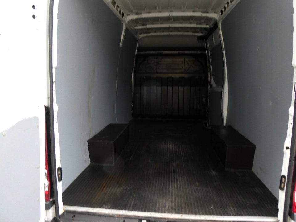 Iveco Daily 2,3 35S16 12m³ Van AG8