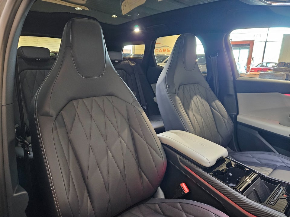 Ford Explorer 84 Premium Extended Range AWD 5d