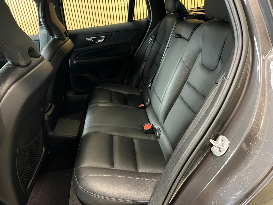 Volvo V60 2,0 T6 ReCharge Plus Dark aut. AWD 5d