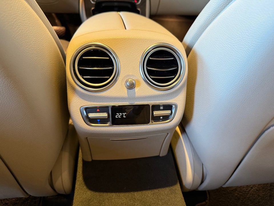 Mercedes E300 de 2,0 AMG Line stc. aut. 4Matic 5d