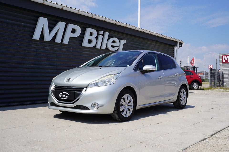 Peugeot 208 1,2 VTi 82 Supreme Sky 5d