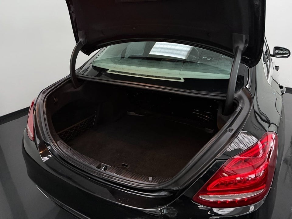 Mercedes C220 d 2,2 AMG Line 4d