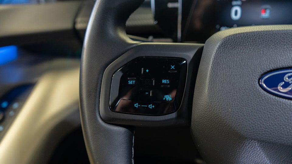 Ford Explorer 77 Premium Extended Range 5d