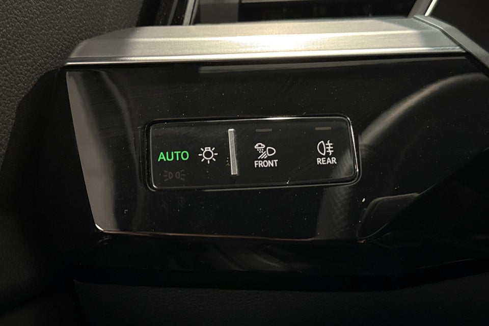 Audi Q8 e-tron 55 S-line quattro 5d