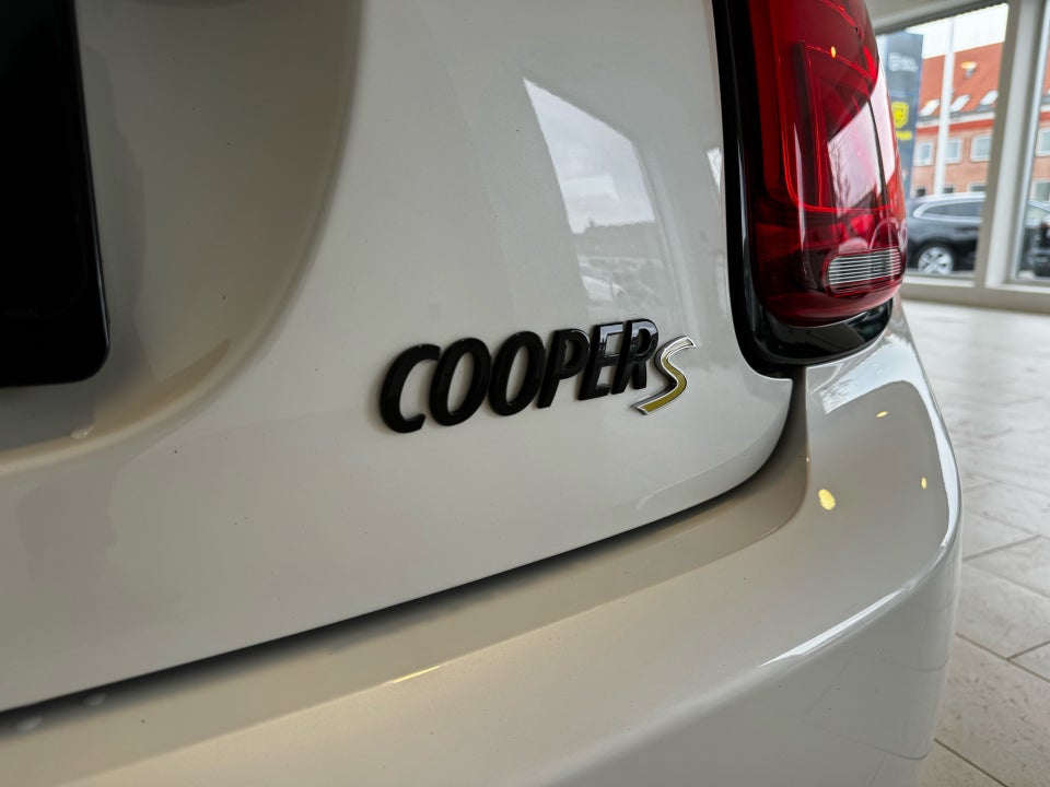 MINI Cooper SE Essential 3d