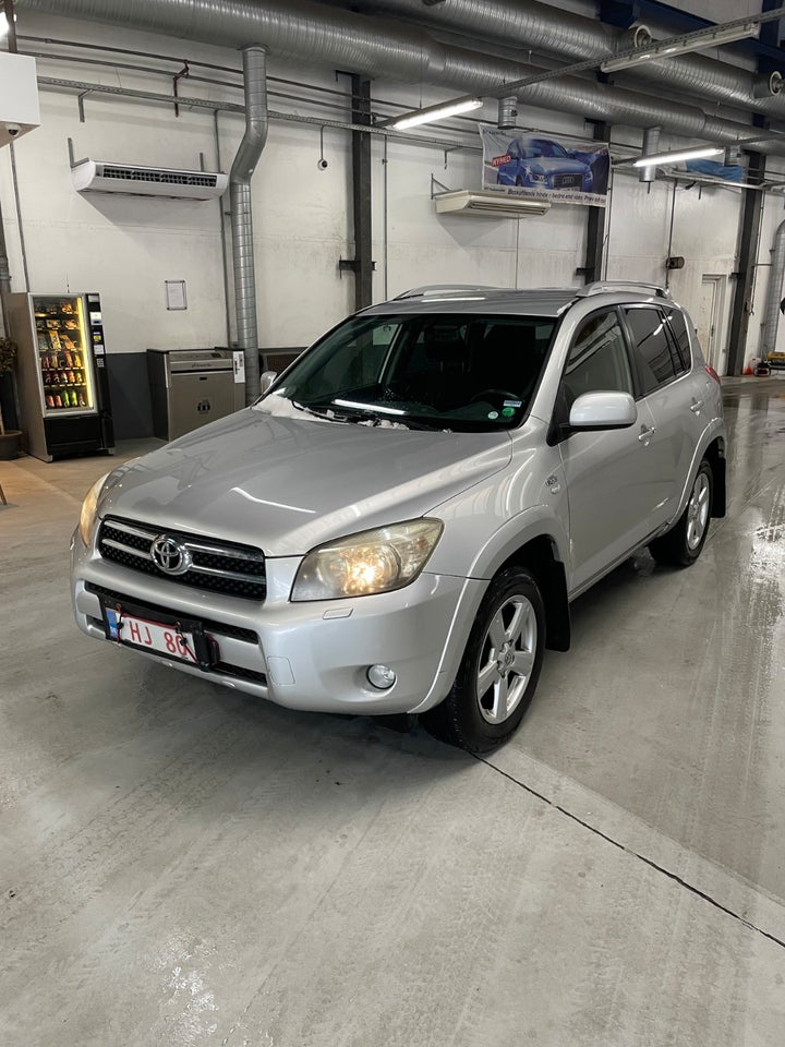 Toyota RAV4 2,2 D-4D 136 Plus 4x4 5d