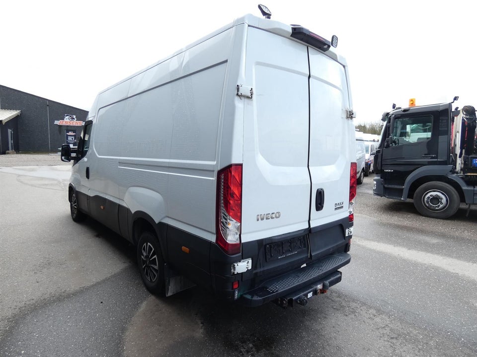 Iveco Daily 2,3 35S16 12m³ Van AG8