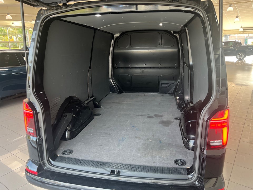 VW Transporter 2,0 TDi 150 Kassevogn DSG lang