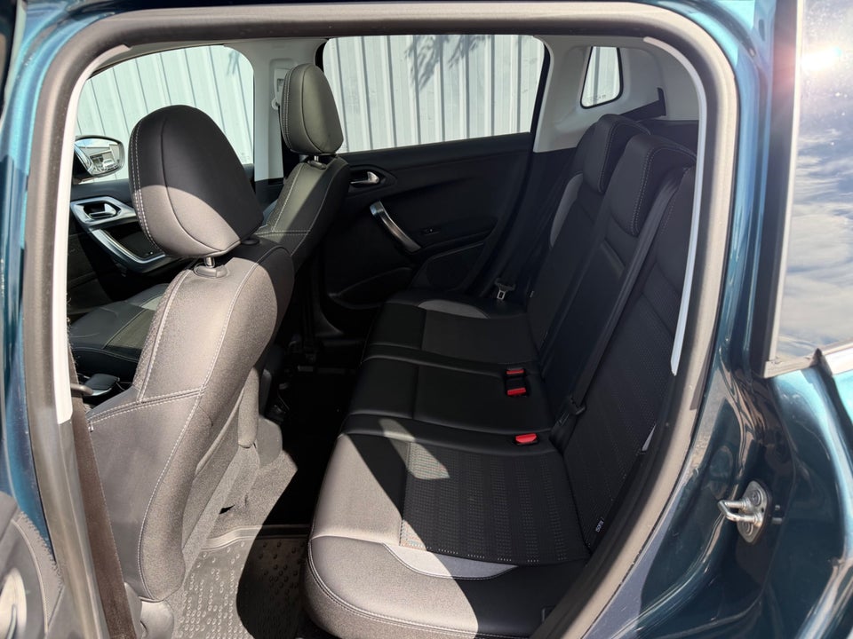 Peugeot 2008 1,2 e-THP 110 Allure Sky EAT6 5d