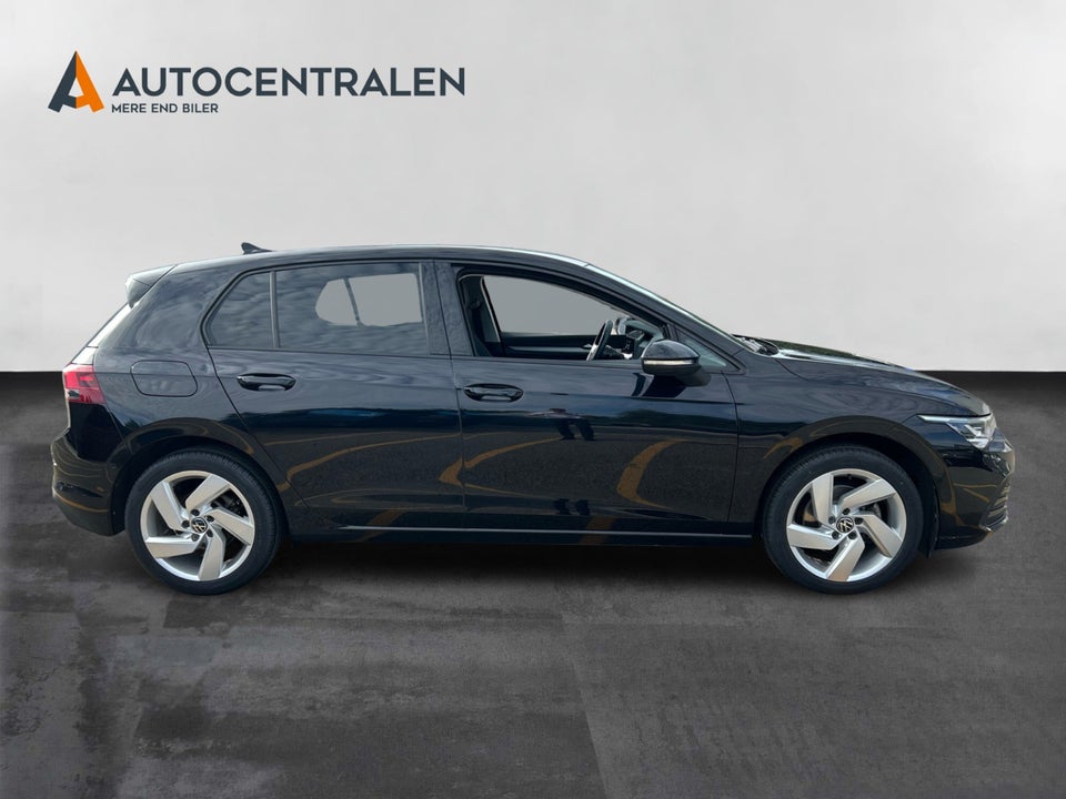 VW Golf VIII 1,5 eTSi 130 Life 75 Years Edition DSG 5d