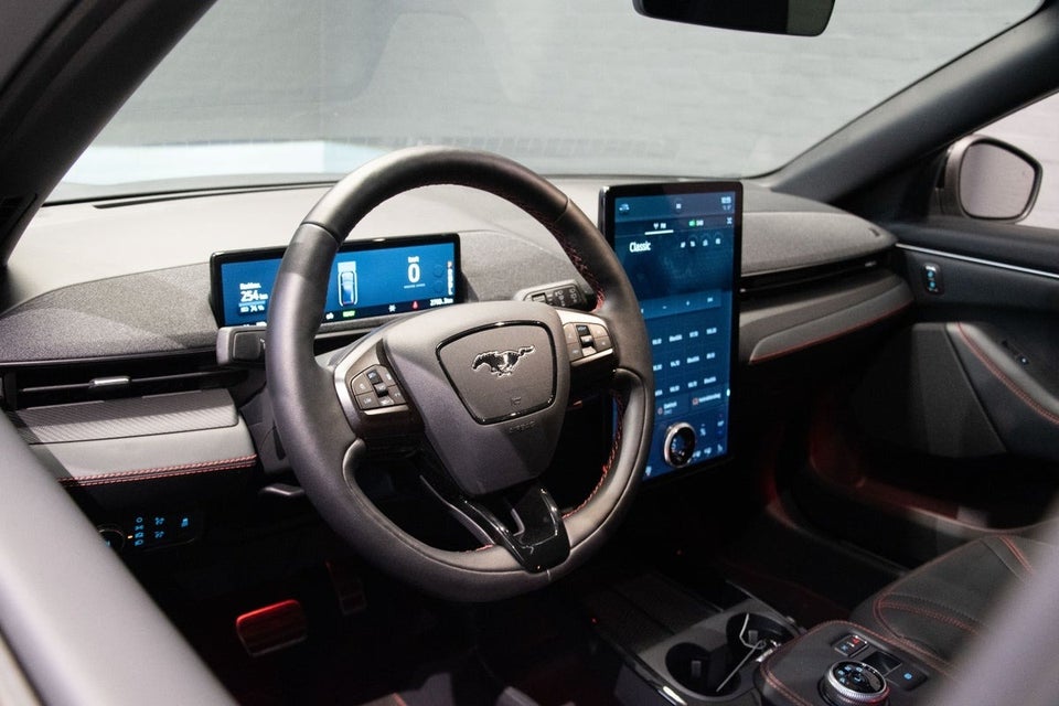 Ford Mustang Mach-E 88 Extended Range AWD 5d