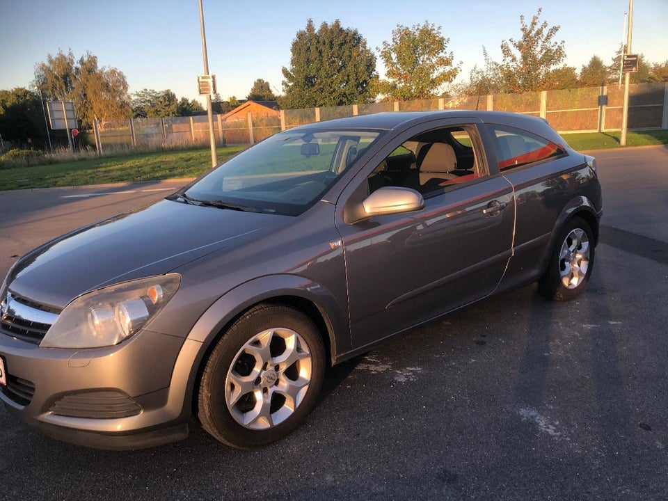Opel Astra 1,8 140 Enjoy GTC 3d