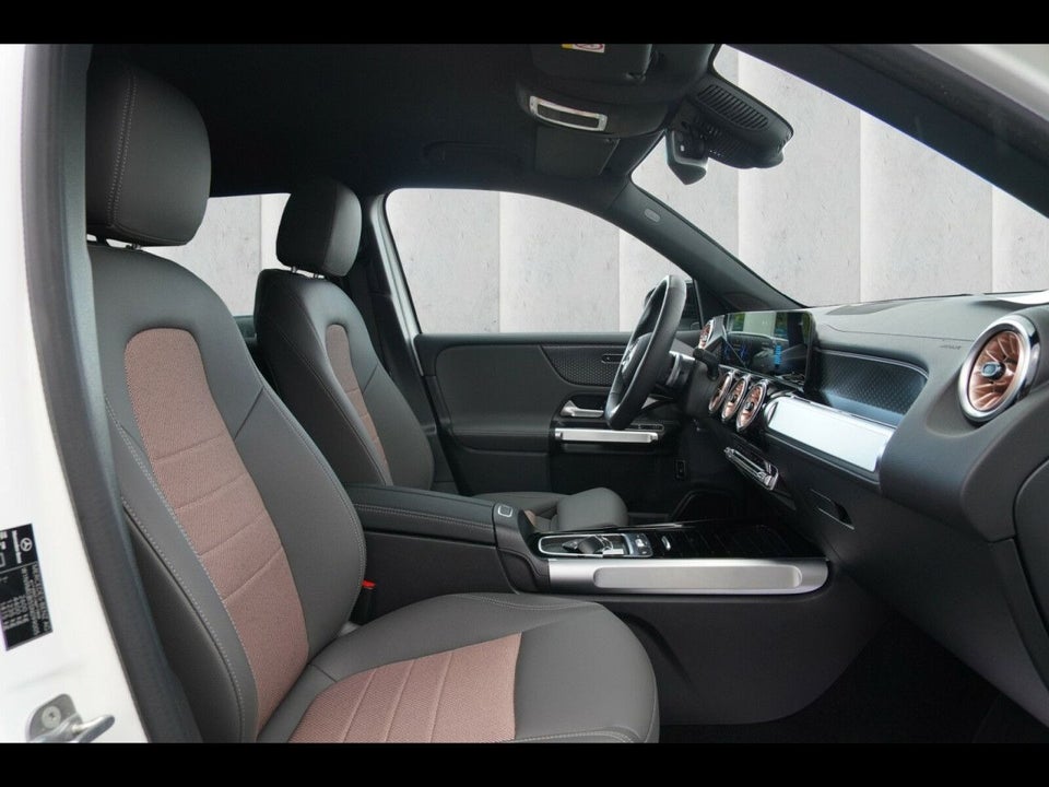 Mercedes EQB300 Progressive Advance Plus 4Matic 5d