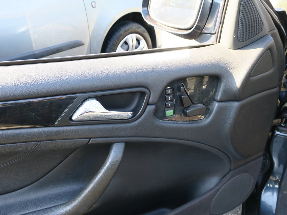 Mercedes CLK320 3,2 Cabriolet Avantgarde aut. 2d