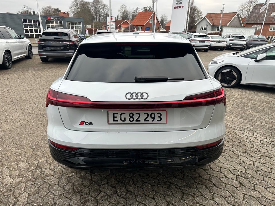 Audi Q8 e-tron 55 S-line quattro 5d