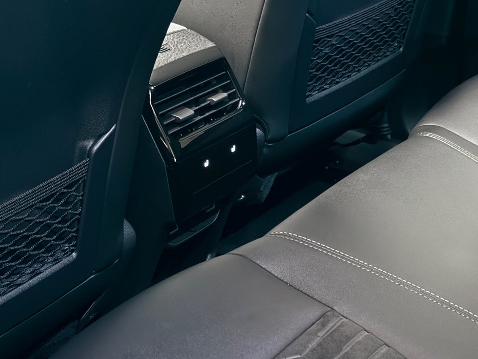 Peugeot e-3008 77 GT Pack 5d