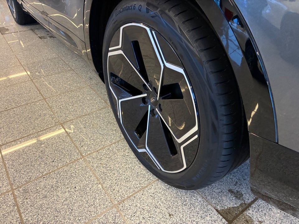 Ford Capri 77 Premium Extended Range 5d