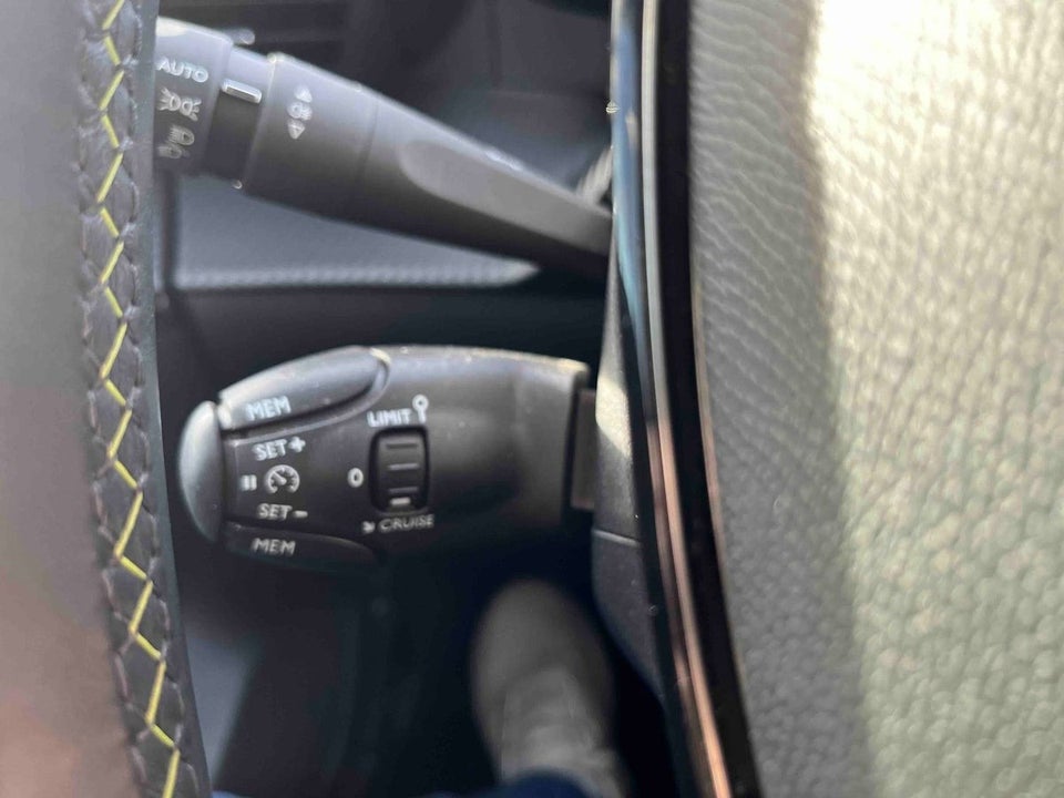 Peugeot e-208 50 GT Pack 5d