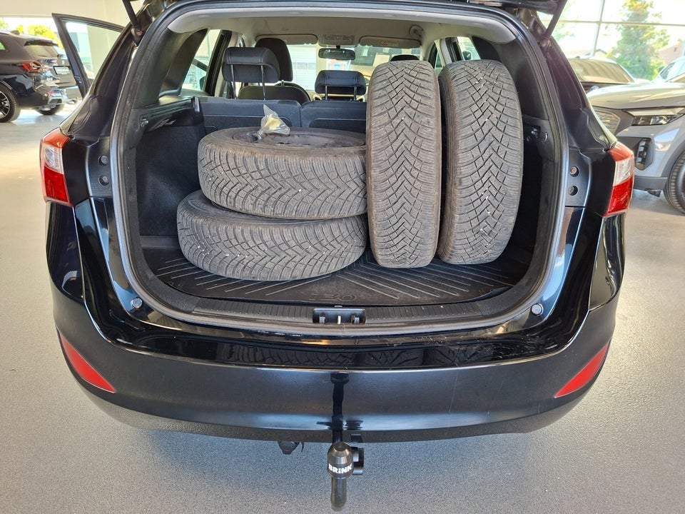 Hyundai i30 1,6 CRDi 110 Comfort CW Eco 5d